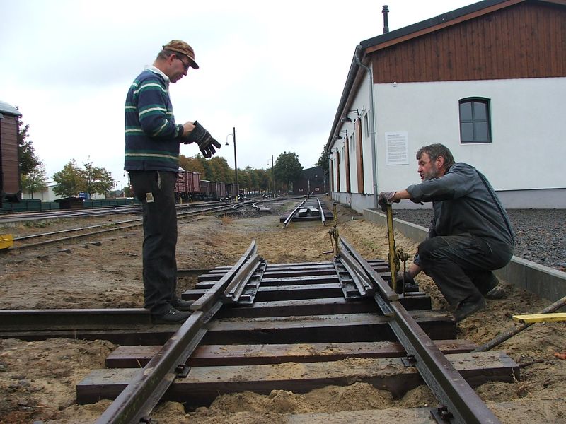 2009-09-29, Museumsbahn Weichenbau29.JPG